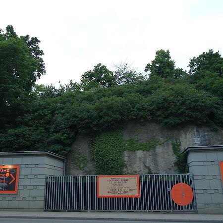 10-Z Bunker Ostello Brno Esterno foto
